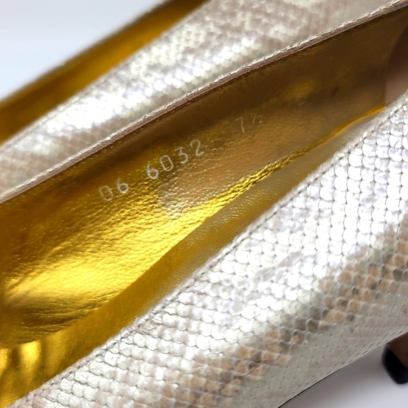 ♡ ESCADA Python Design Kitten Heels | Retro Point Toe Leather Italian Dress - Picture 8 of 12